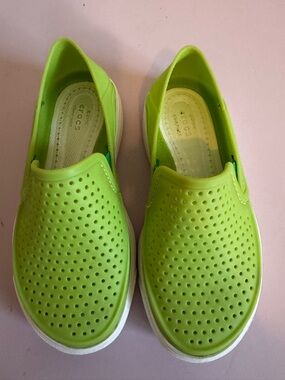 CROCS Kids Lime Green Slip-On Perforated Toddler size 10